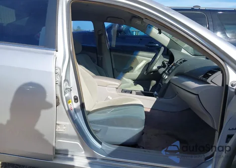 2007 Toyota Camry Le z USA, uszkodzony, nr VIN JTNBE46KX73058955